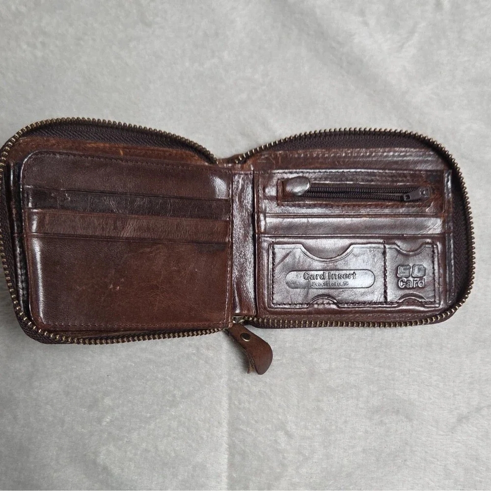 Admetus Men’s Brown Genuine Leather Zip Around Bifold Wallet Good Condition
